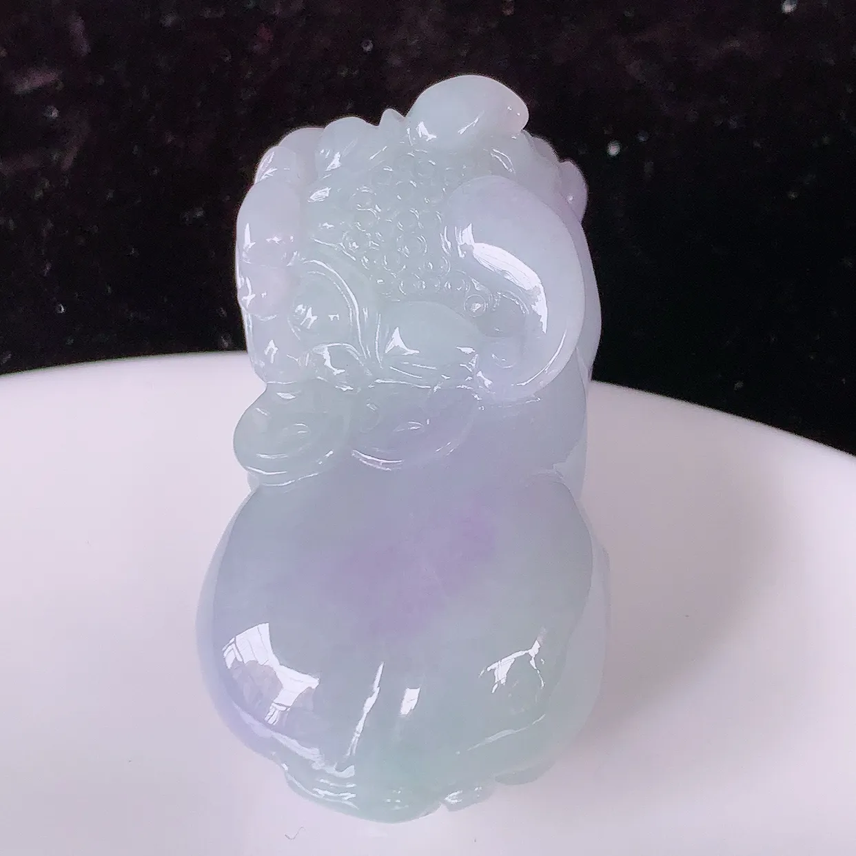 自然光实拍，冰润紫罗兰翡翠招财貔貅吊坠，民间有“一摸貔貅运程旺盛，再摸貔貅财运滚滚，三摸貔貅平步青云 ”的美好祝愿。#81.24