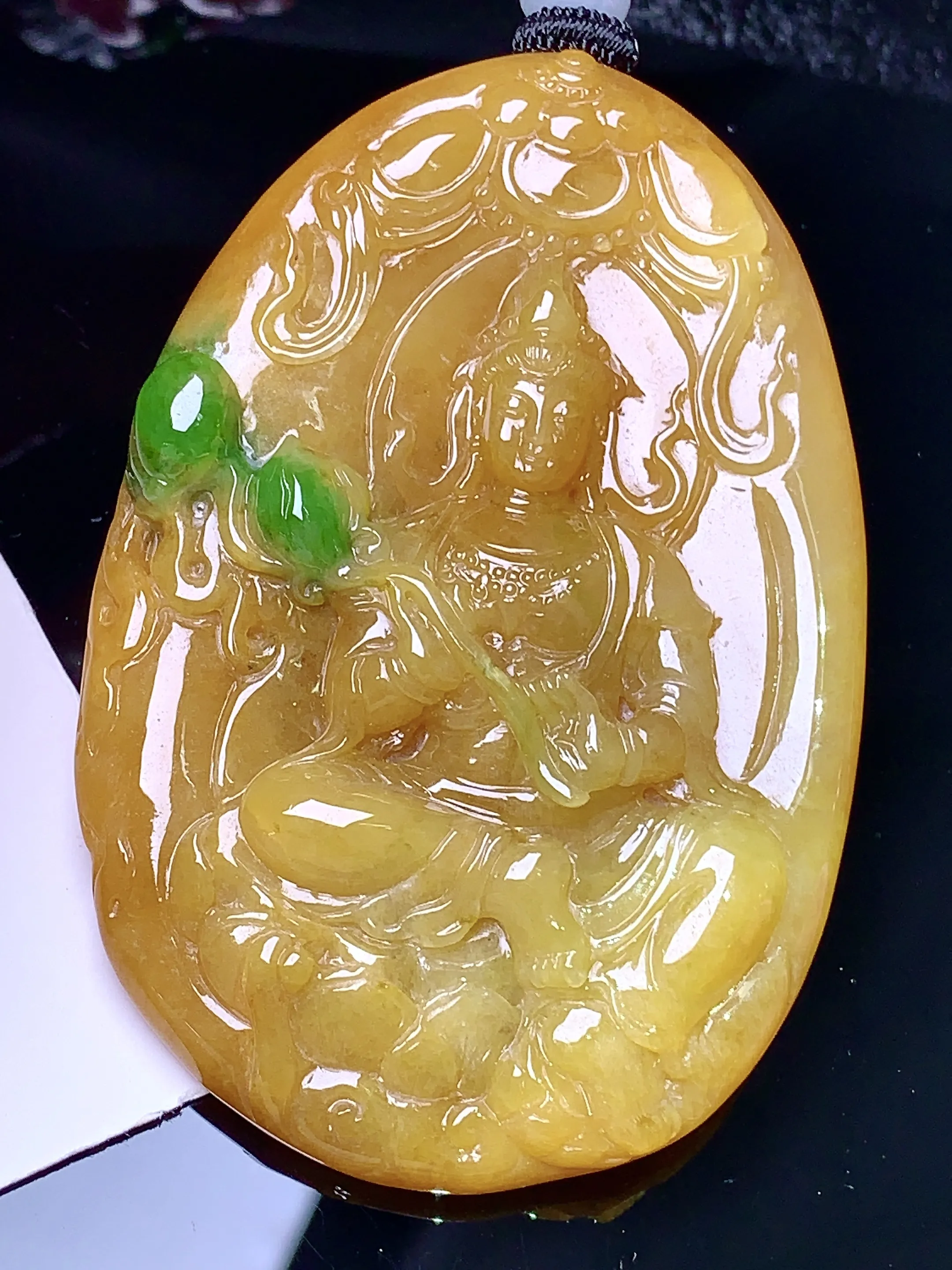 黄翡观音吊坠 玉质细腻 色泽清新艳丽 整体尺寸64.8*44*7.5