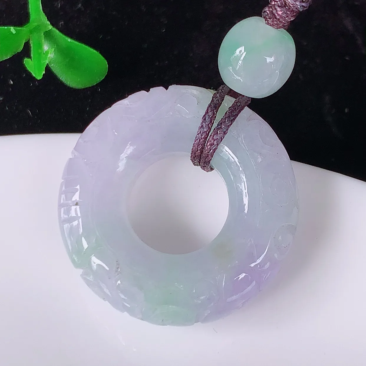 自然光实拍，水润春带彩翡翠平安扣吊坠，品相佳，美感十足，寓意平平安安， 平安扣佩戴精美时尚！#53.19