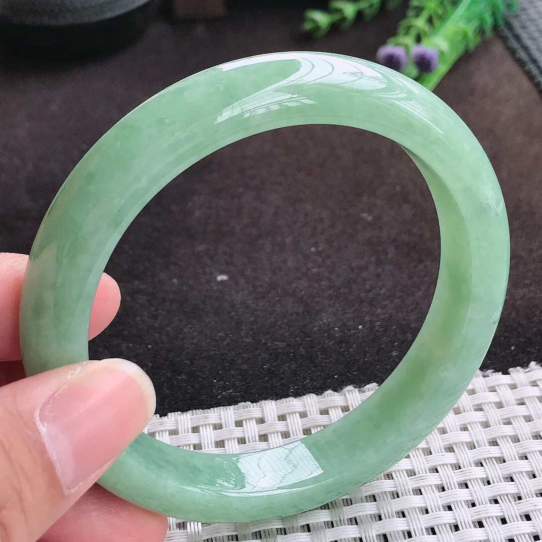 自然光61.5/12.2/8.8老坑精美温润满绿手镯大圈口宽边翡翠玉镯手环