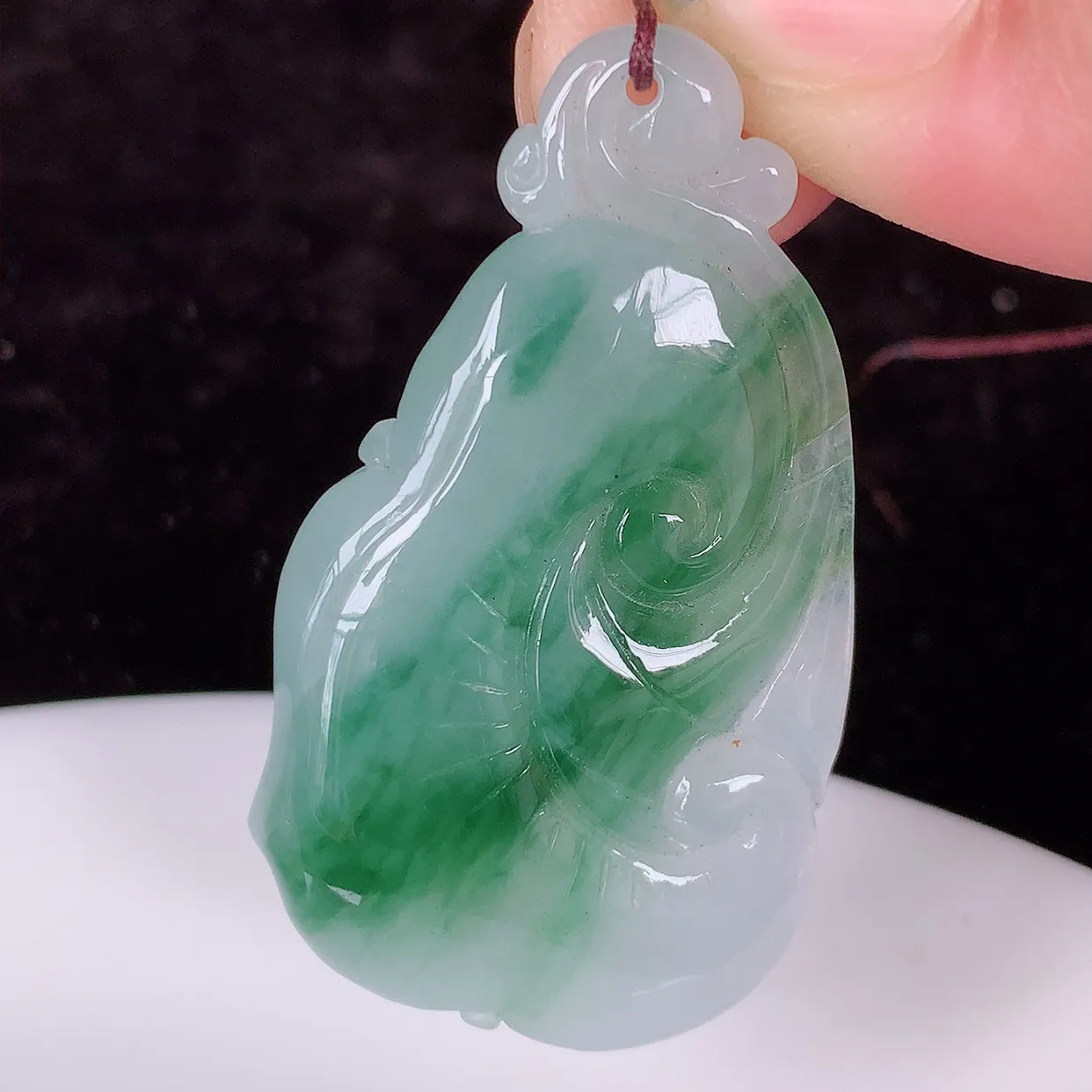 自然光实拍，冰飘花翡翠如意吊坠，冰透，翠色灵动，饱满，万事如意，如意一生， 配戴精美！#87.19