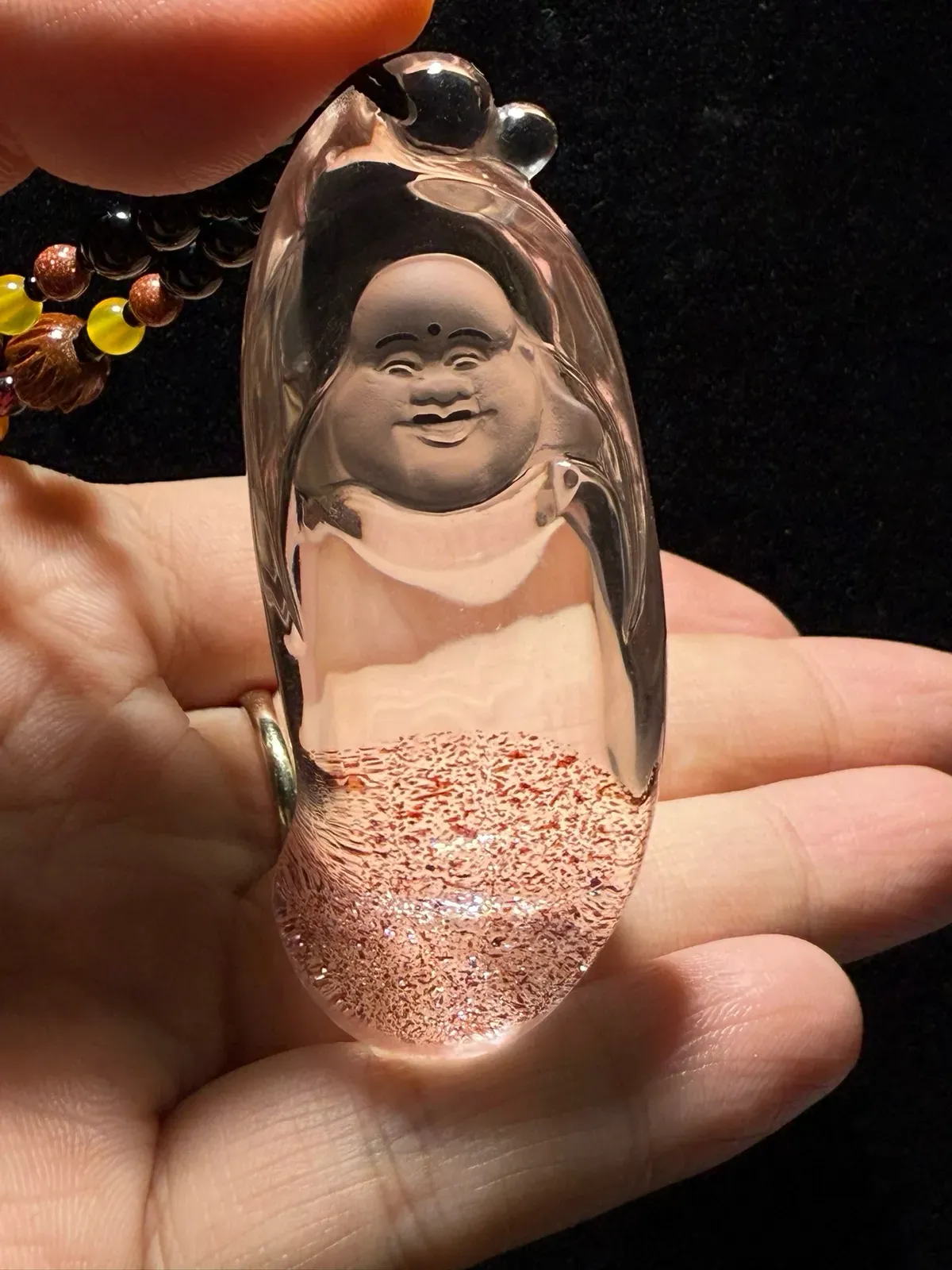 精品天然俏色金草莓晶（聚宝盆）佛吊坠️美货，️晶体干净，精致️规格：66.4*25.9*21.1mm 
