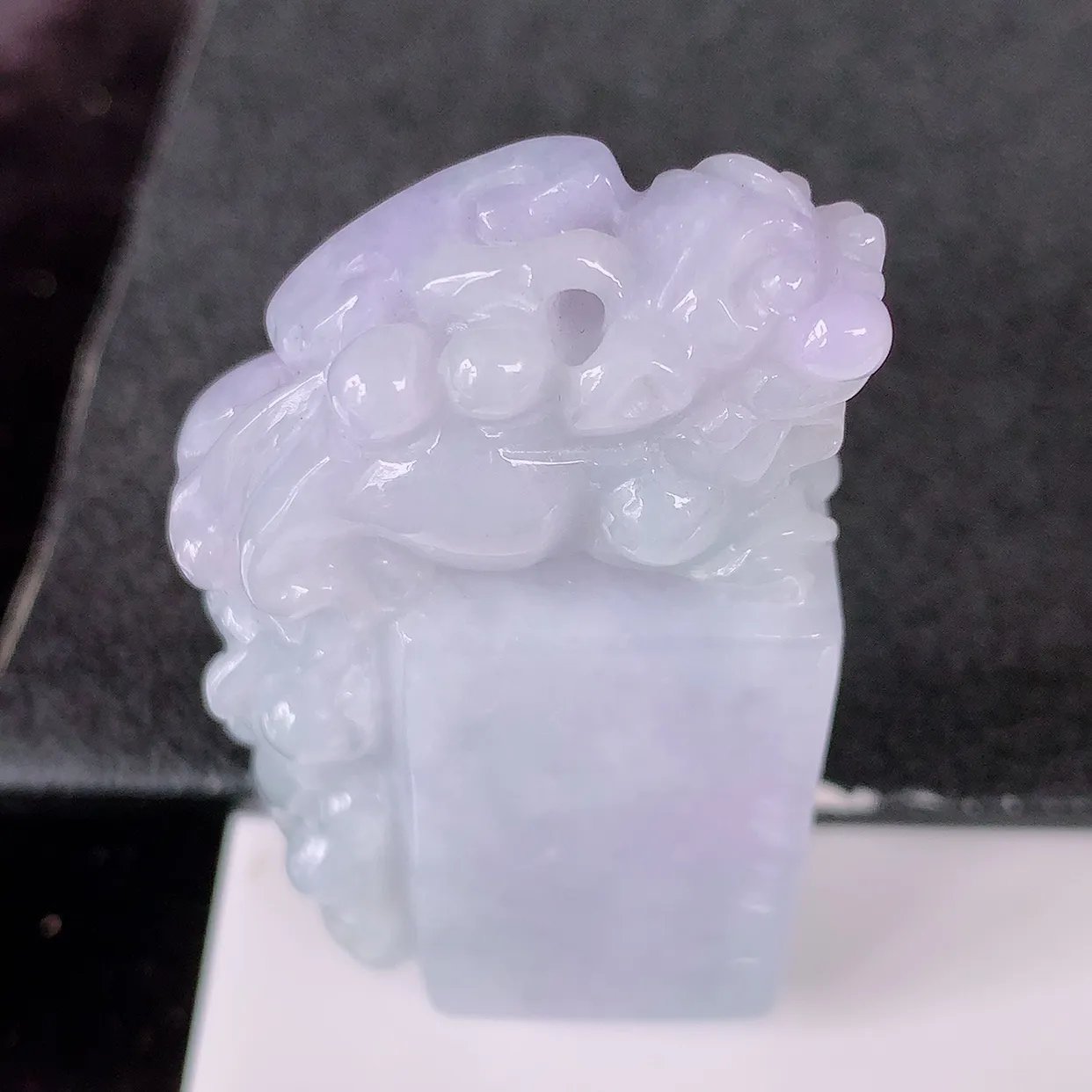 自然光实拍，冰润紫罗兰翡翠招财貔貅印章，民间有“一摸貔貅运程旺盛，再摸貔貅财运滚滚，三摸貔貅平步青云