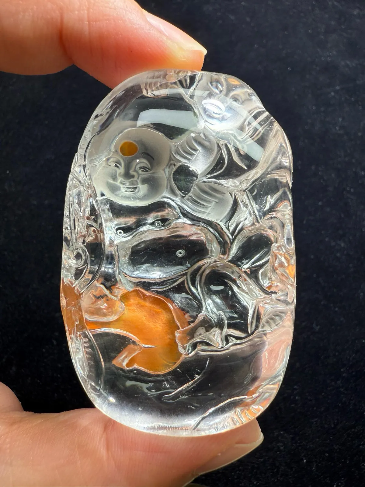 【童子戏佛】天然俏色红黄兔毛童子戏佛水晶吊坠手把件，红红火火 雕工精湛奢华，招桃花，促姻缘，稳固婚姻颜色非常鲜艳实物颜色更漂亮！规格：65.6*41.1*26mm