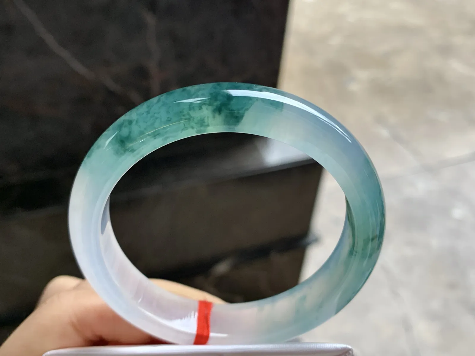 57-12.6-8

冰蓝花手镯^_^冰透 飘花浓郁
