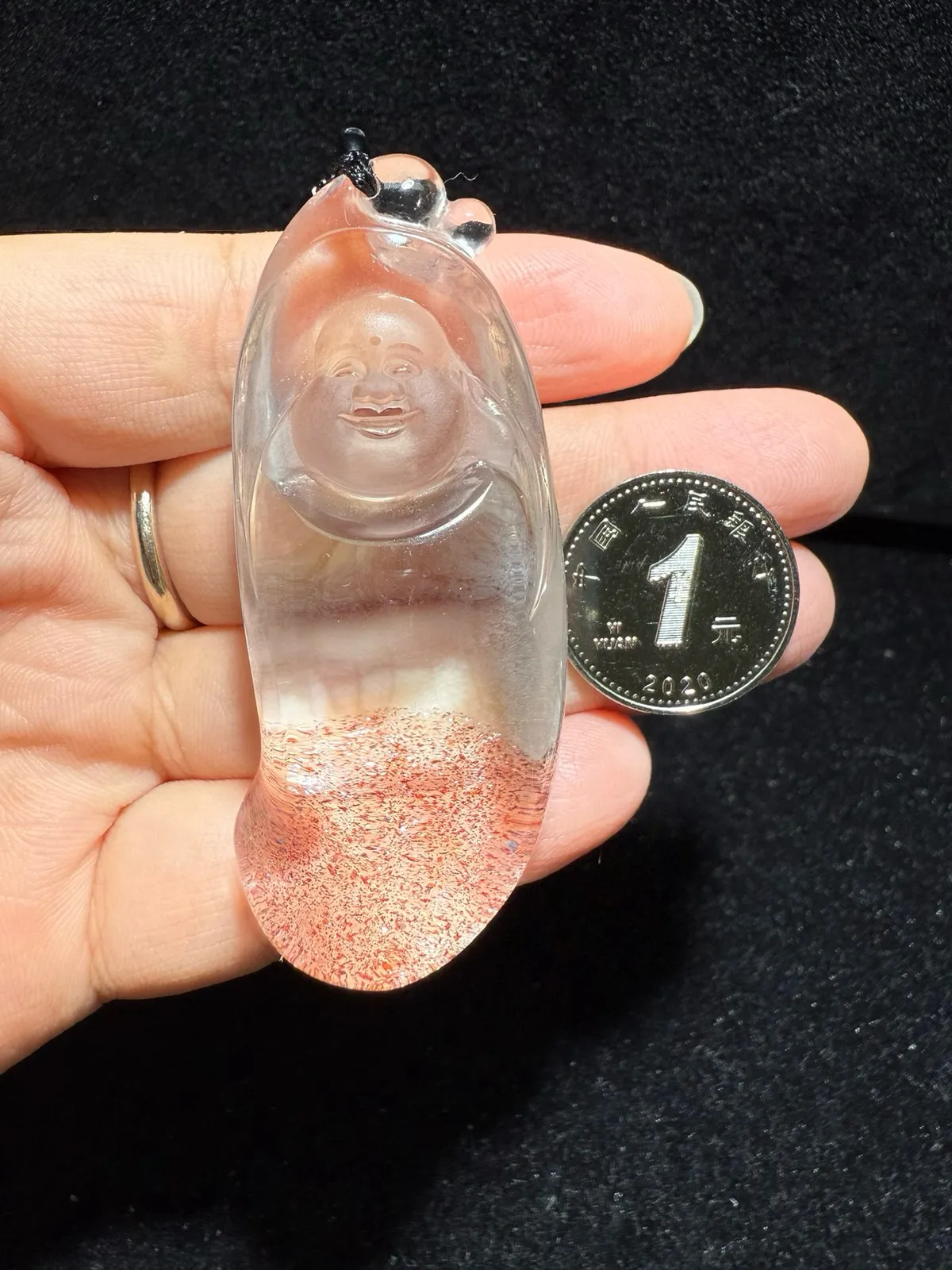 精品天然俏色金草莓晶（聚宝盆）佛吊坠️美货，️晶体干净，精致️规格：66.4*25.9*21.1mm 