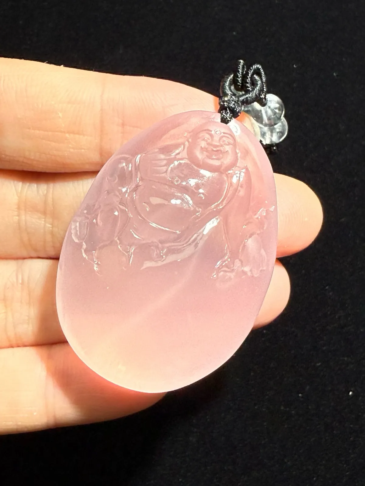 【弥勒佛】莫桑比克星光粉水晶吊坠，坠子尺寸：41.9*27.2*12.3mm。饱满圆润 颜色超粉润～全美晶体！六芒星光 粉晶增情感 招好人缘旺生意缘！送绳。