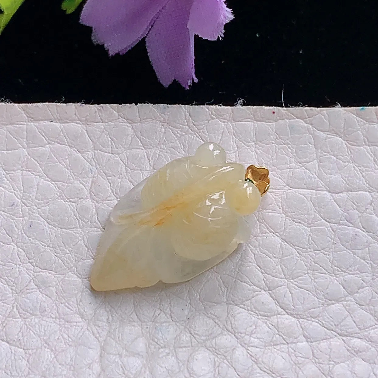 x54自然光23.5*14.5*9.8天然缅甸翡翠冰黄鱼儿 金玉满堂玉吊坠 玉挂件
