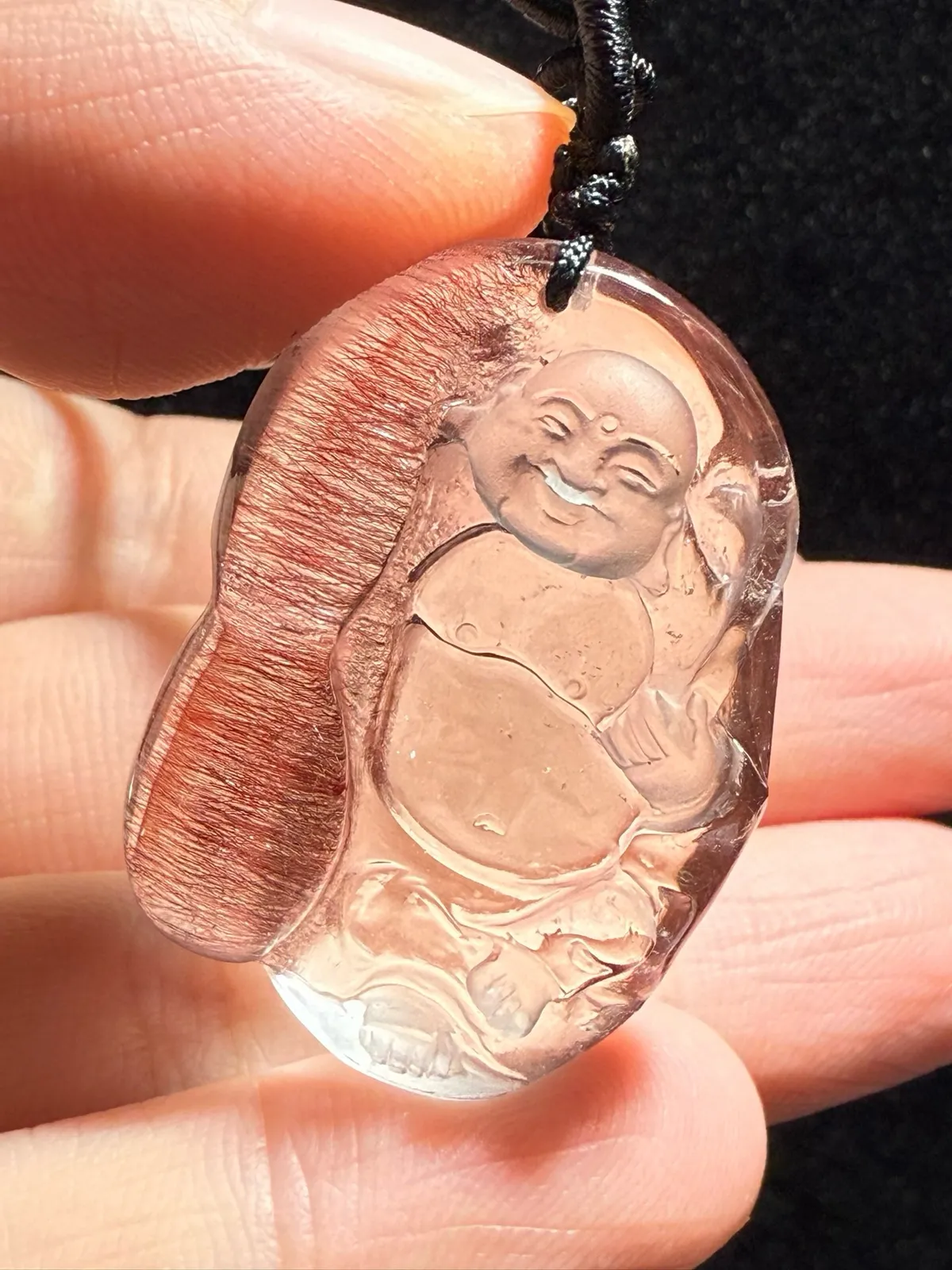 精品红超七弥勒佛[色]满满的红发，立体纯手工，稀有美货工艺精湛，一生平安幸福，收藏价值高，颜色靓丽精致美货，无瑕，超迷人，招贵人规格：33.5*24.5*11.3mm