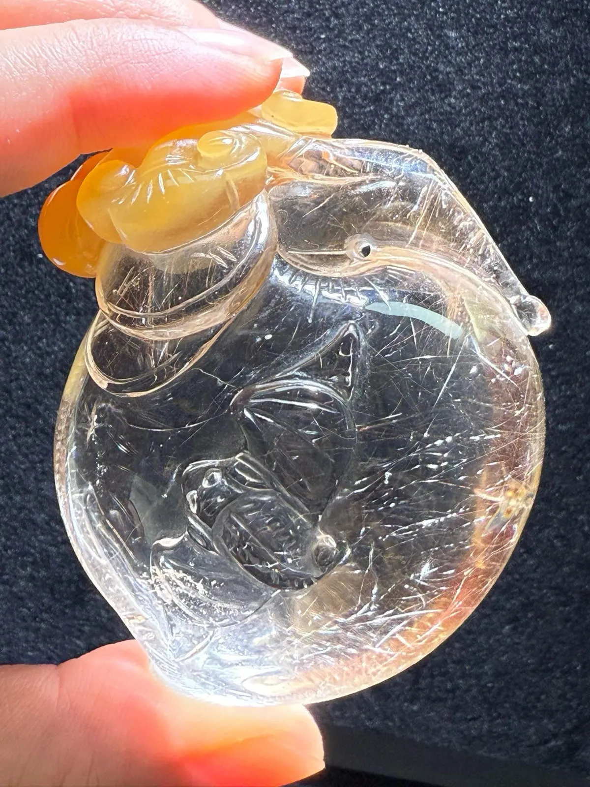 【福在眼前】天然俏色黄兔毛福在眼前水晶吊坠手把件，红红火火 雕工精湛奢华，招桃花，促姻缘，稳固婚姻颜色非常鲜艳实物颜色更漂亮！规格：67*64*42.8mm