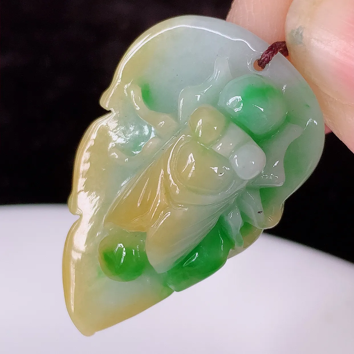 自然光实拍，水润黄加绿翡翠招财金蝉吊坠，翠色灵动，玉质细腻，颜色漂亮，品相佳， 佩戴佳品！#87.19