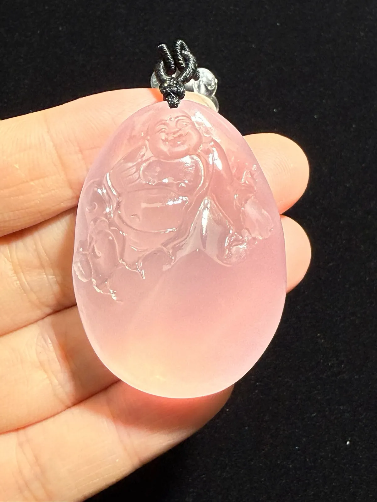 【弥勒佛】莫桑比克星光粉水晶吊坠，坠子尺寸：41.9*27.2*12.3mm。饱满圆润 颜色超粉润～全美晶体！六芒星光 粉晶增情感 招好人缘旺生意缘！送绳。
