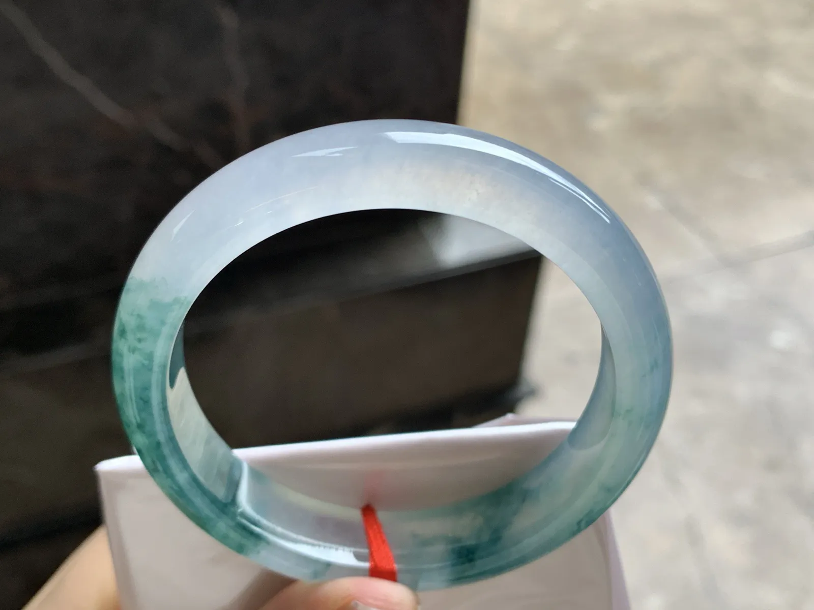 57-12.6-8

冰蓝花手镯^_^冰透 飘花浓郁