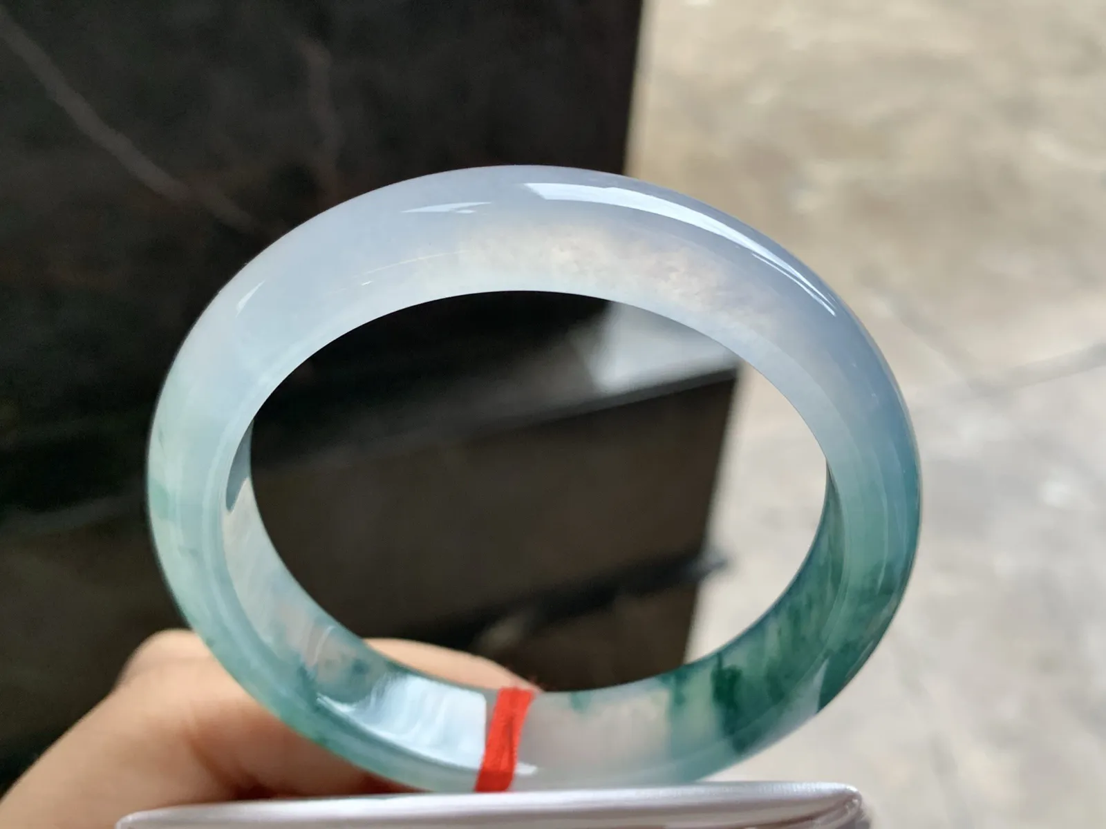 57-12.6-8

冰蓝花手镯^_^冰透 飘花浓郁