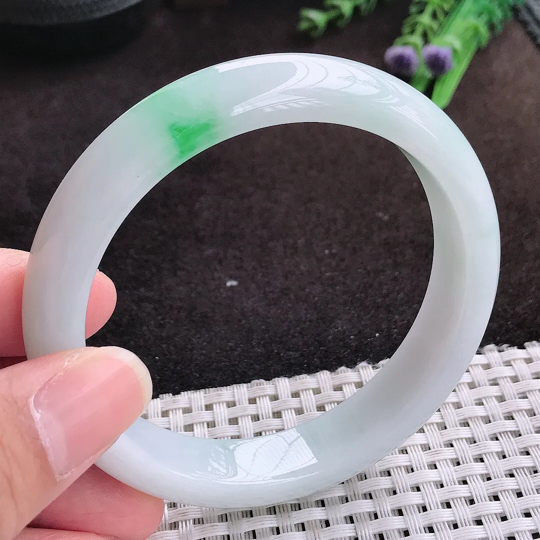自然光59.8/12.8/8.3老坑精美温润飘阳绿手镯宽边翡翠玉镯手环