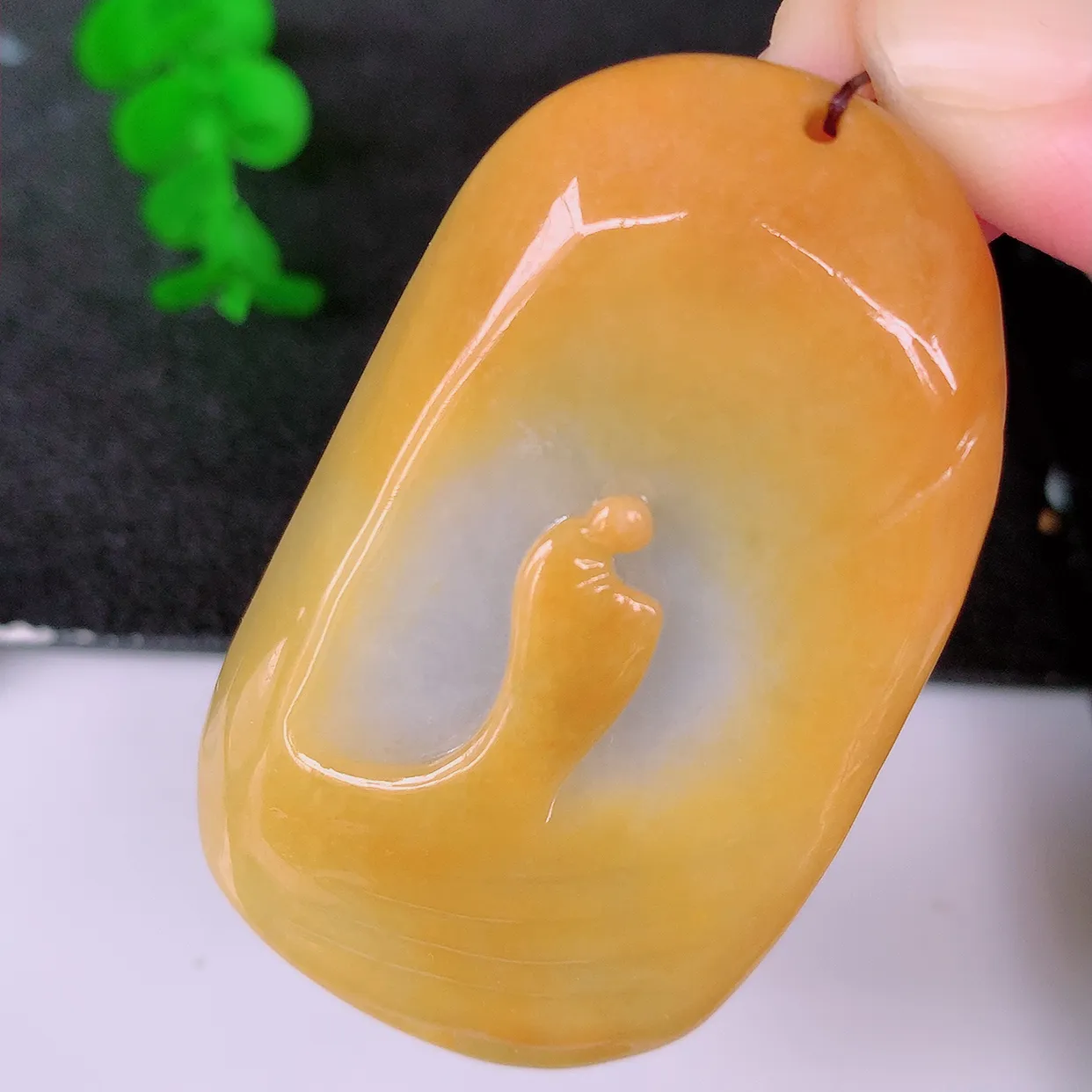 自然光实拍，冰润黄翡双彩翡翠悟道吊坠，翡翠悟道寓意“祥和，安宁，吉祥，幸福”，佩戴效果优雅迷人，性价比超高！#60.24」
- - - - - - - - - - - - - - -