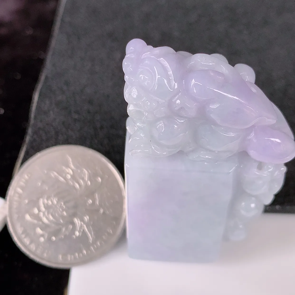 自然光实拍，冰润紫罗兰翡翠招财貔貅印章，民间有“一摸貔貅运程旺盛，再摸貔貅财运滚滚，三摸貔貅平步青云 ” 的美好祝愿。#57.19