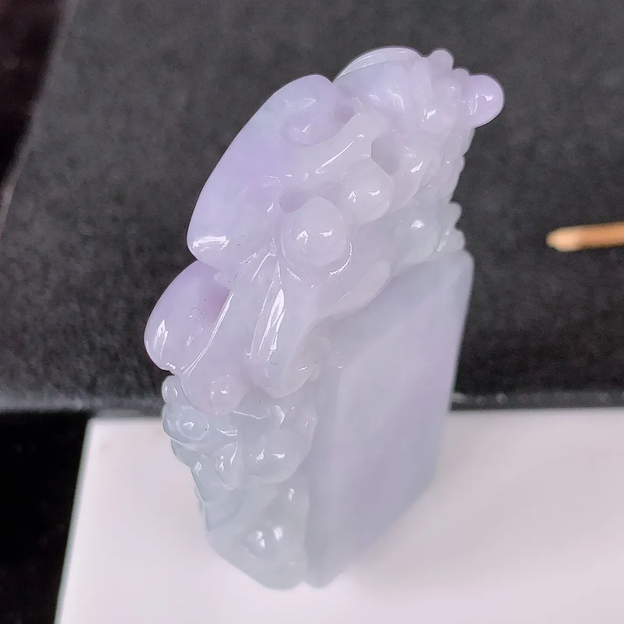 自然光实拍，冰润紫罗兰翡翠招财貔貅印章，民间有“一摸貔貅运程旺盛，再摸貔貅财运滚滚，三摸貔貅平步青云 ” 的美好祝愿。#57.19