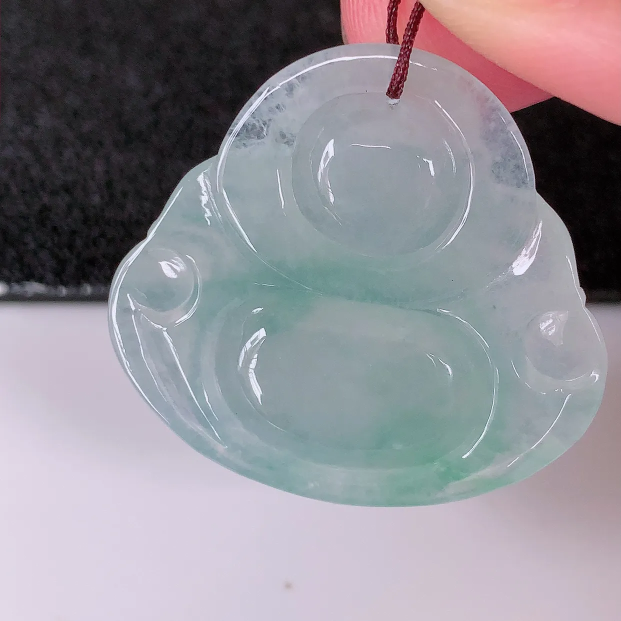 自然光实拍，冰种飘花翡翠佛公吊坠，玉笑佛，饱满，开脸喜庆，配戴优雅迷人！#01.19