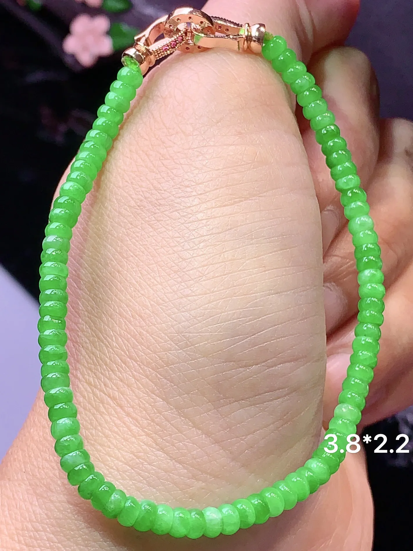 翠绿算盘珠手链 玉质细腻 色泽清新艳丽 整体尺寸3.8*2.2