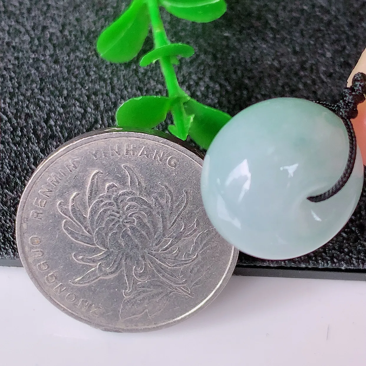 自然光实拍，冰胶翡翠路路通吊坠，寓意好运连连，路路畅通，经典款式，财运滚滚，路路通，佩戴效果更好！配银链子#41.24