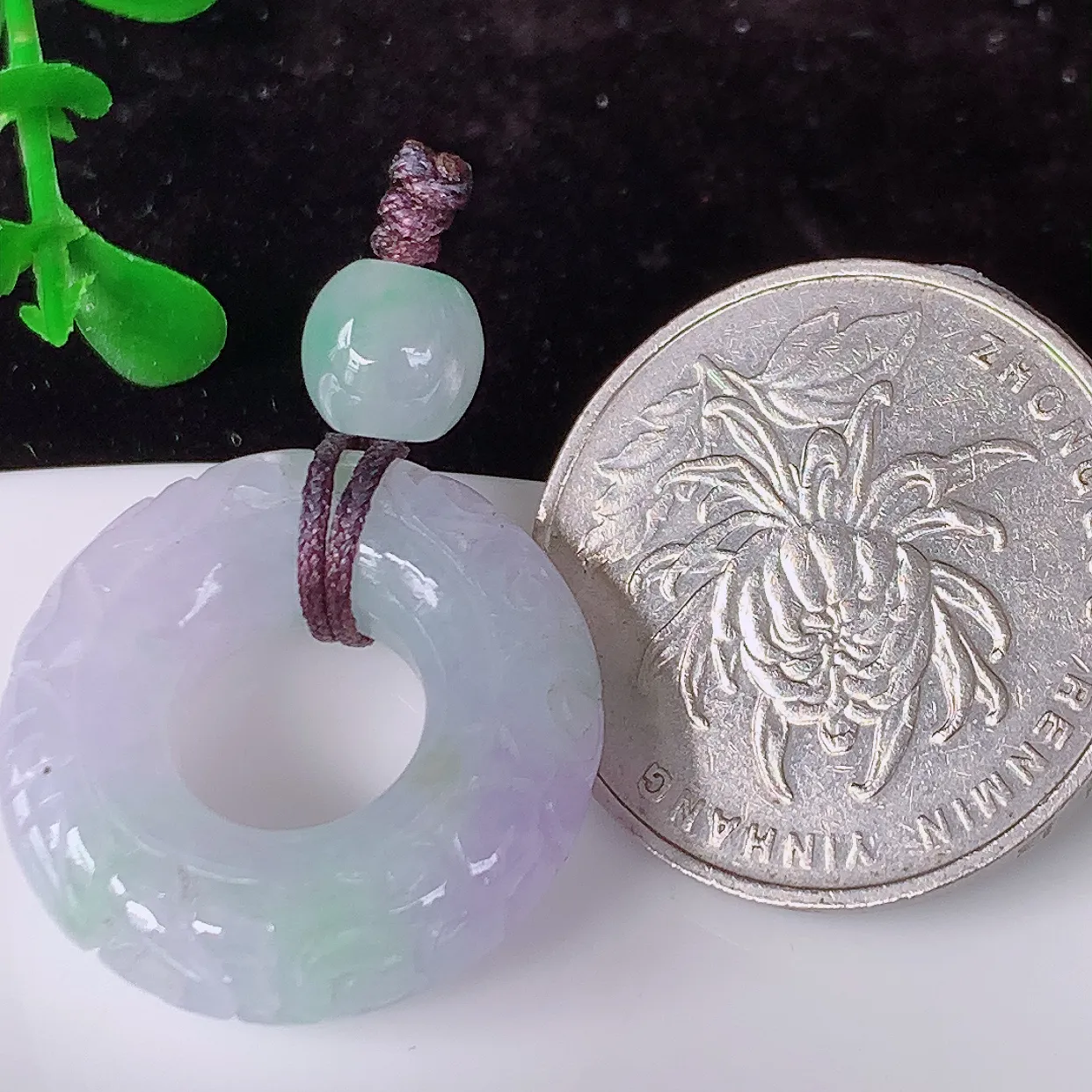 自然光实拍，水润春带彩翡翠平安扣吊坠，品相佳，美感十足，寓意平平安安， 平安扣佩戴精美时尚！#53.19