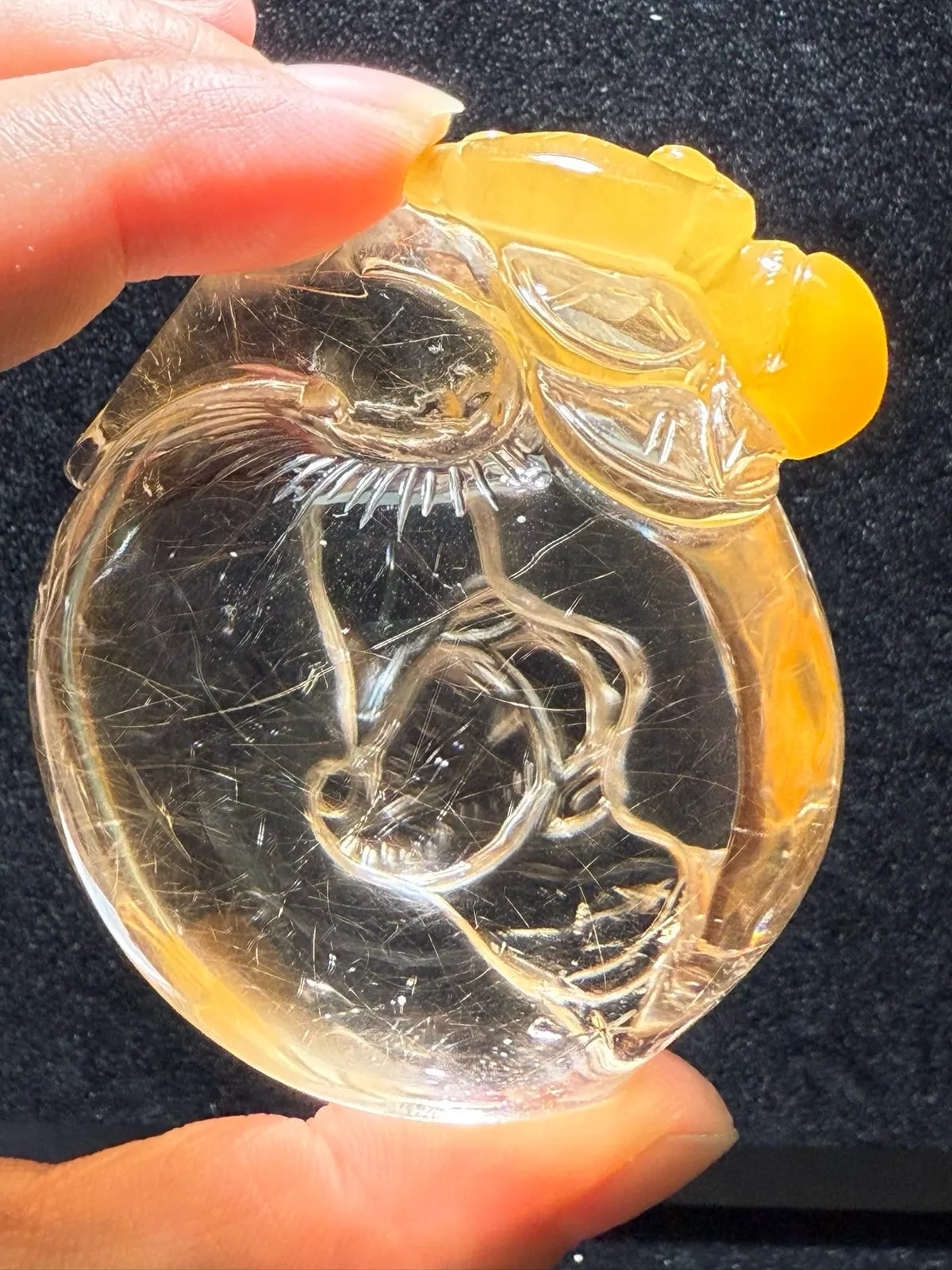 【福在眼前】天然俏色黄兔毛福在眼前水晶吊坠手把件，红红火火 雕工精湛奢华，招桃花，促姻缘，稳固婚姻颜色非常鲜艳实物颜色更漂亮！规格：67*64*42.8mm
