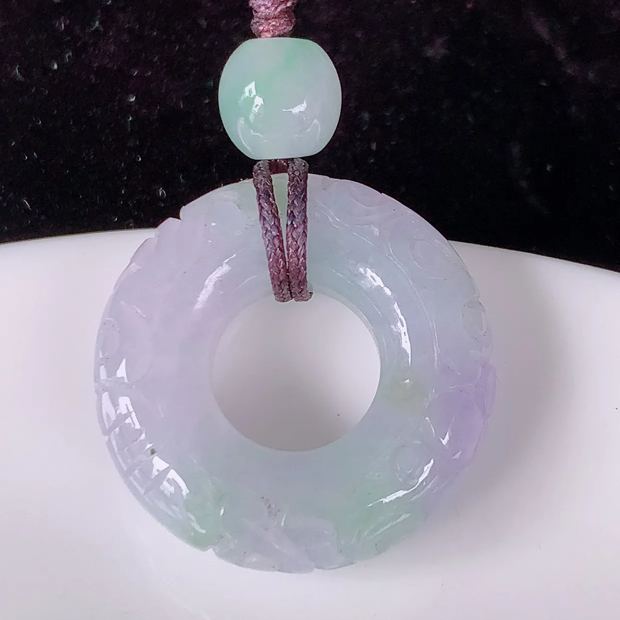 自然光实拍，水润春带彩翡翠平安扣吊坠，品相佳，美感十足，寓意平平安安， 平安扣佩戴精美时尚！#53.19