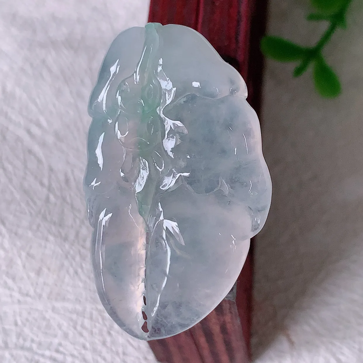 自然光实拍，冰种翡翠八方来财吊坠，种老水足，雕工精湛 ，寓意美好，佩戴时尚出众！#1.22
