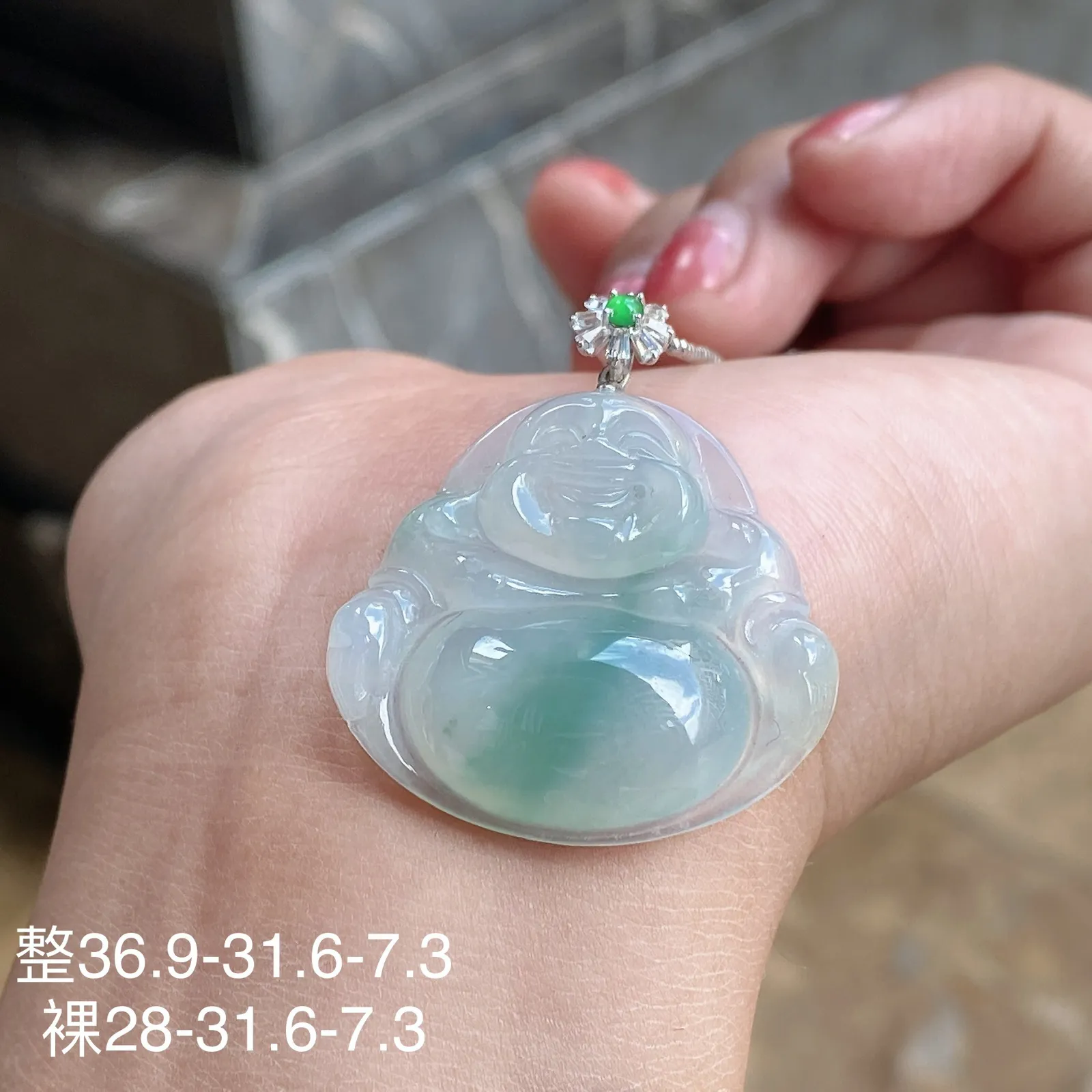 冰糯种飘花佛公吊坠 尺寸36.9-31.6-7.3毫米