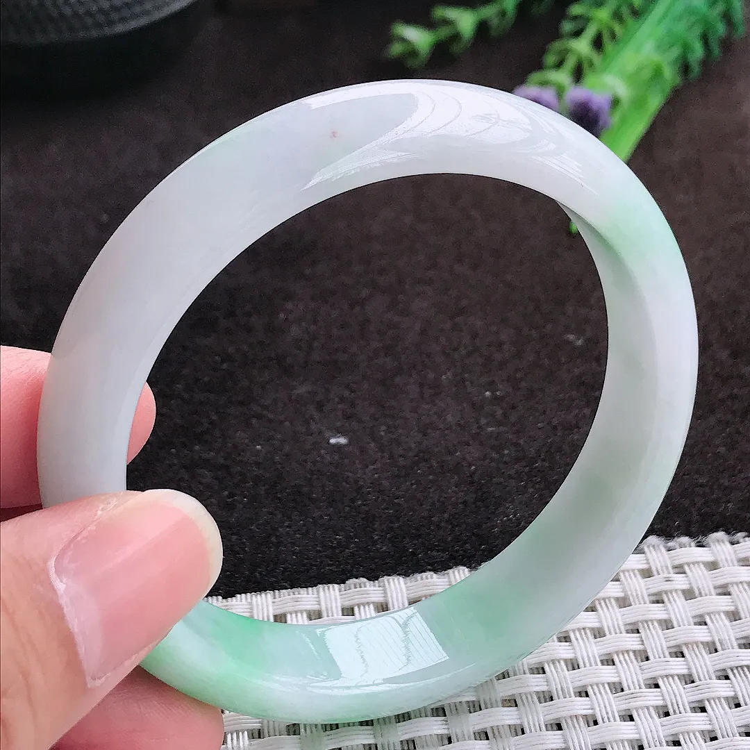 自然光57.5/13.5/7.5老坑精美温润飘阳绿手镯宽边翡翠玉镯手环