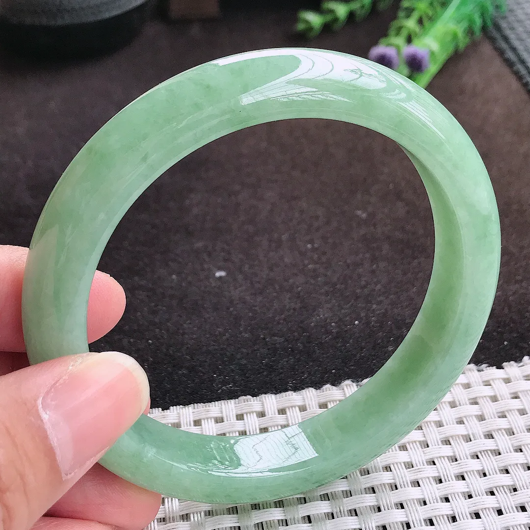 自然光61.5/12.2/8.8老坑精美温润满绿手镯大圈口宽边翡翠玉镯手环