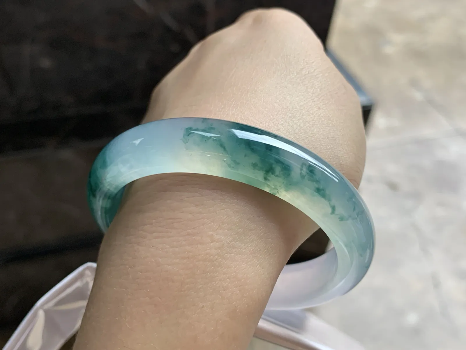 57-12.6-8

冰蓝花手镯^_^冰透 飘花浓郁