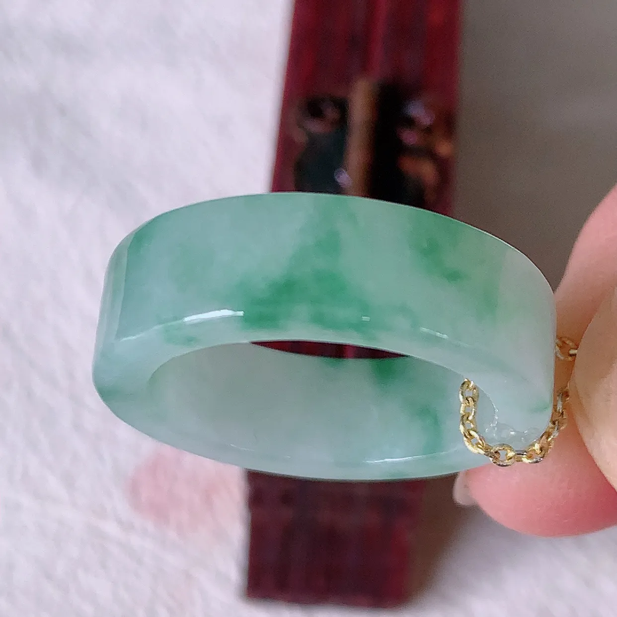 自然光实拍，18.2mm内径冰飘花翡翠指环，玉戒指，玉质莹润，好精美好冰润的指环，18圈口，上手纤巧！#12.22尺寸18.2-6.6*3.2