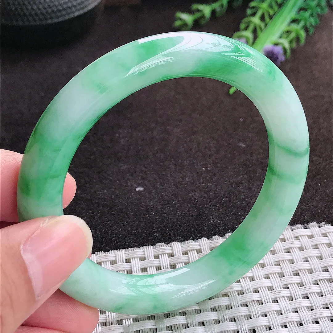 自然光54.5/9.9/9.7老坑精美温润飘阳绿圆条手镯翡翠玉镯手环
