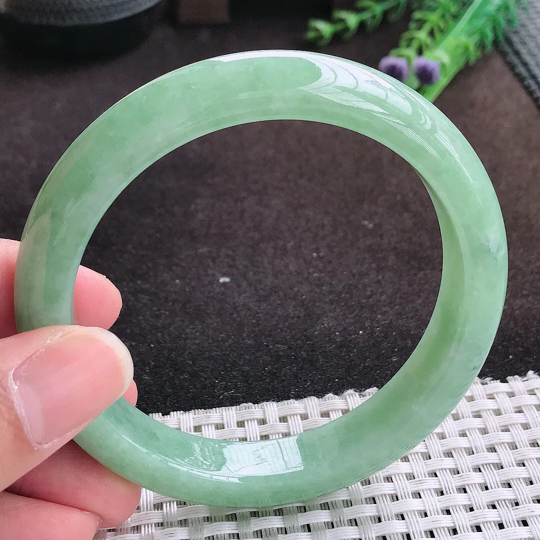 自然光61.5/12.2/8.8老坑精美温润满绿手镯大圈口宽边翡翠玉镯手环