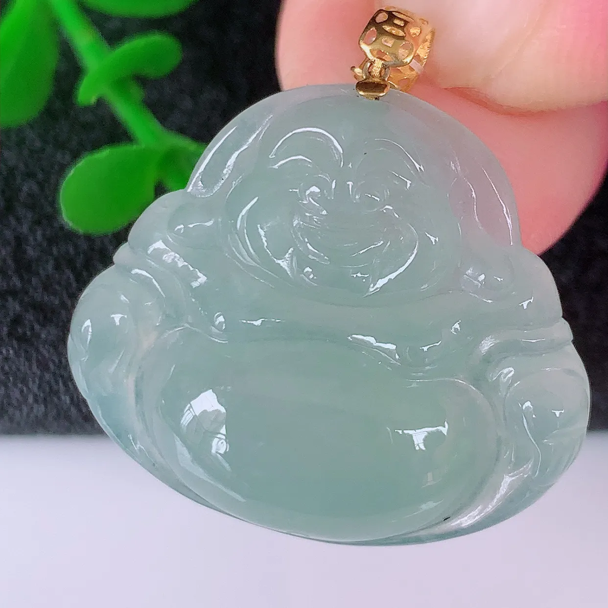 18K金镶嵌冰种翡翠佛公吊坠，玉笑佛，饱满，开脸喜庆，配戴优雅迷人！#49.24