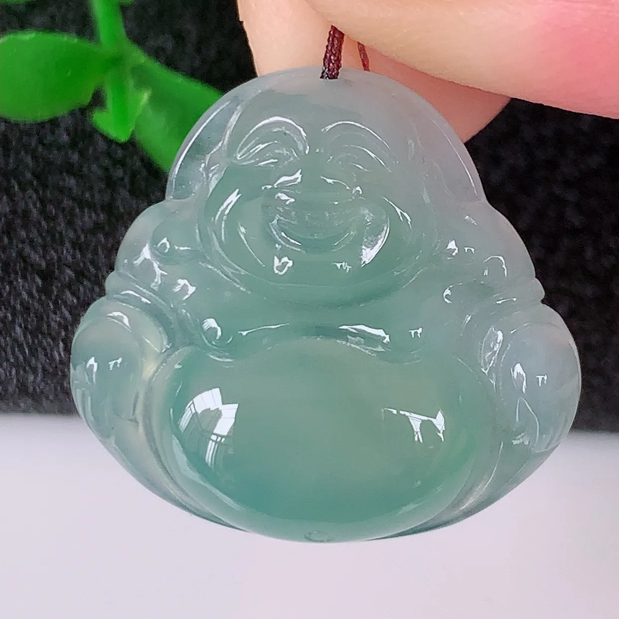 自然光实拍，冰种翡翠佛公，水灵起胶，翠色迷人，佛公在心中，一生平安，饱满圆润，开怀大笑佛公，配戴灵气十足！#46.24