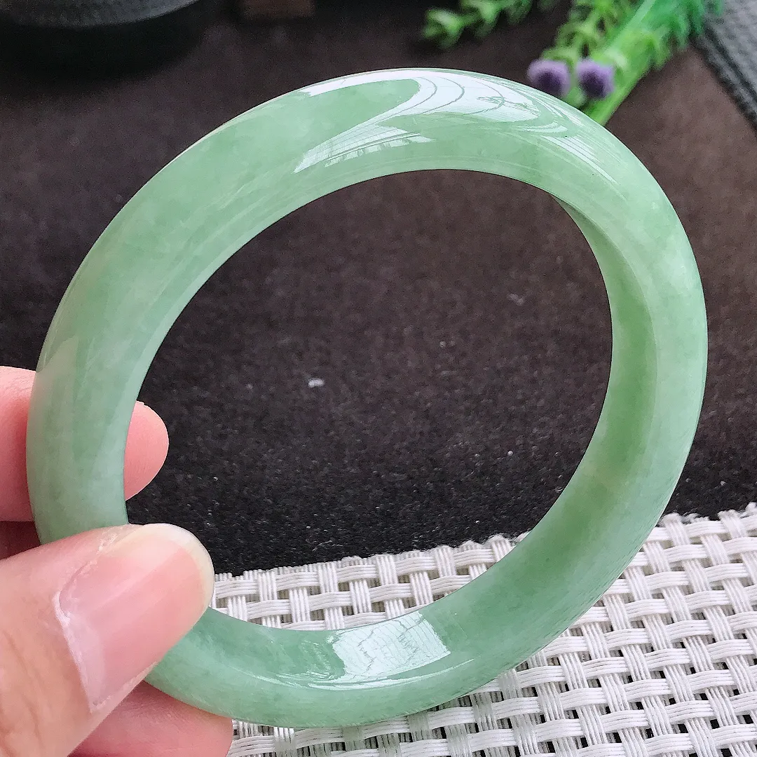 自然光61.5/12.2/8.8老坑精美温润满绿手镯大圈口宽边翡翠玉镯手环