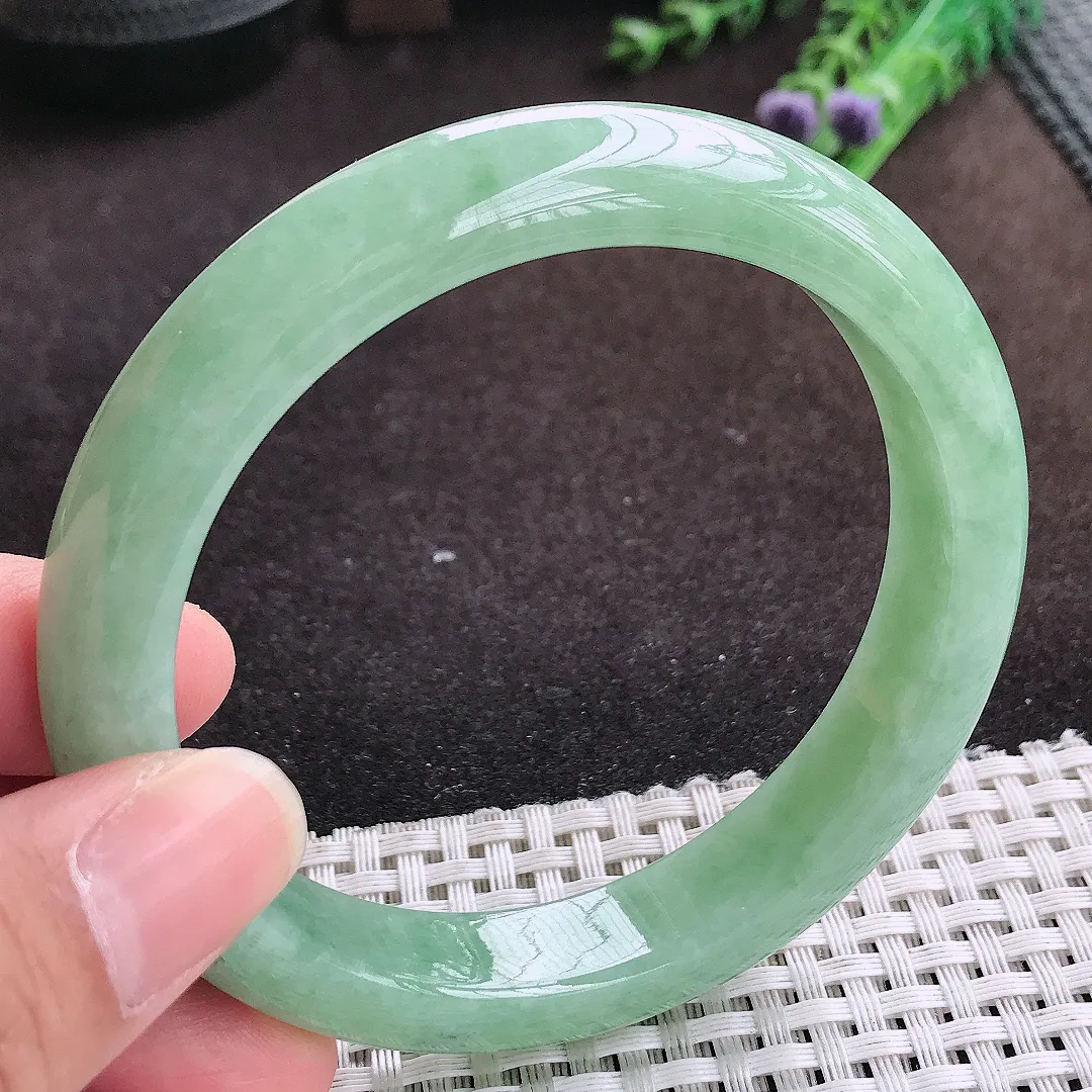 自然光61.5/12.2/8.8老坑精美温润满绿手镯大圈口宽边翡翠玉镯手环