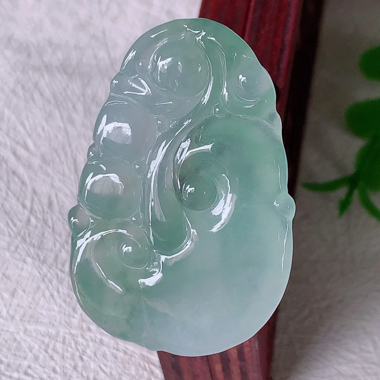 自然光实拍，冰种飘花如意吊坠，翡翠如意，上身效果非常美，饱满大气，工艺美，万事如意，如意一生 #01.22