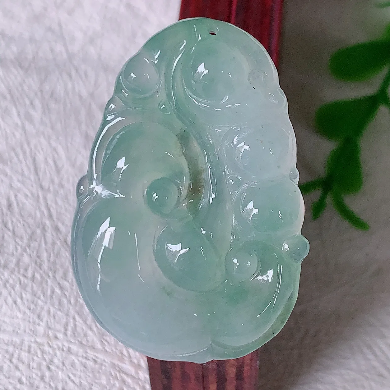 自然光实拍，冰种飘花如意吊坠，翡翠如意，上身效果非常美，饱满大气，工艺美，万事如意，如意一生 #01