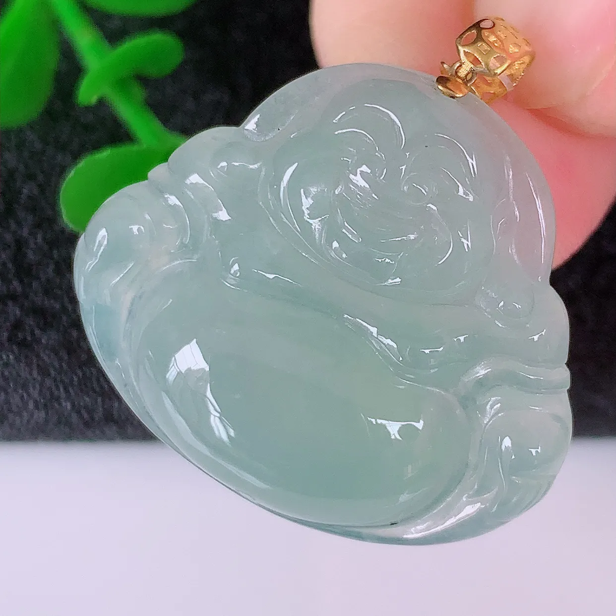 18K金镶嵌冰种翡翠佛公吊坠，玉笑佛，饱满，开脸喜庆，配戴优雅迷人！#49.24