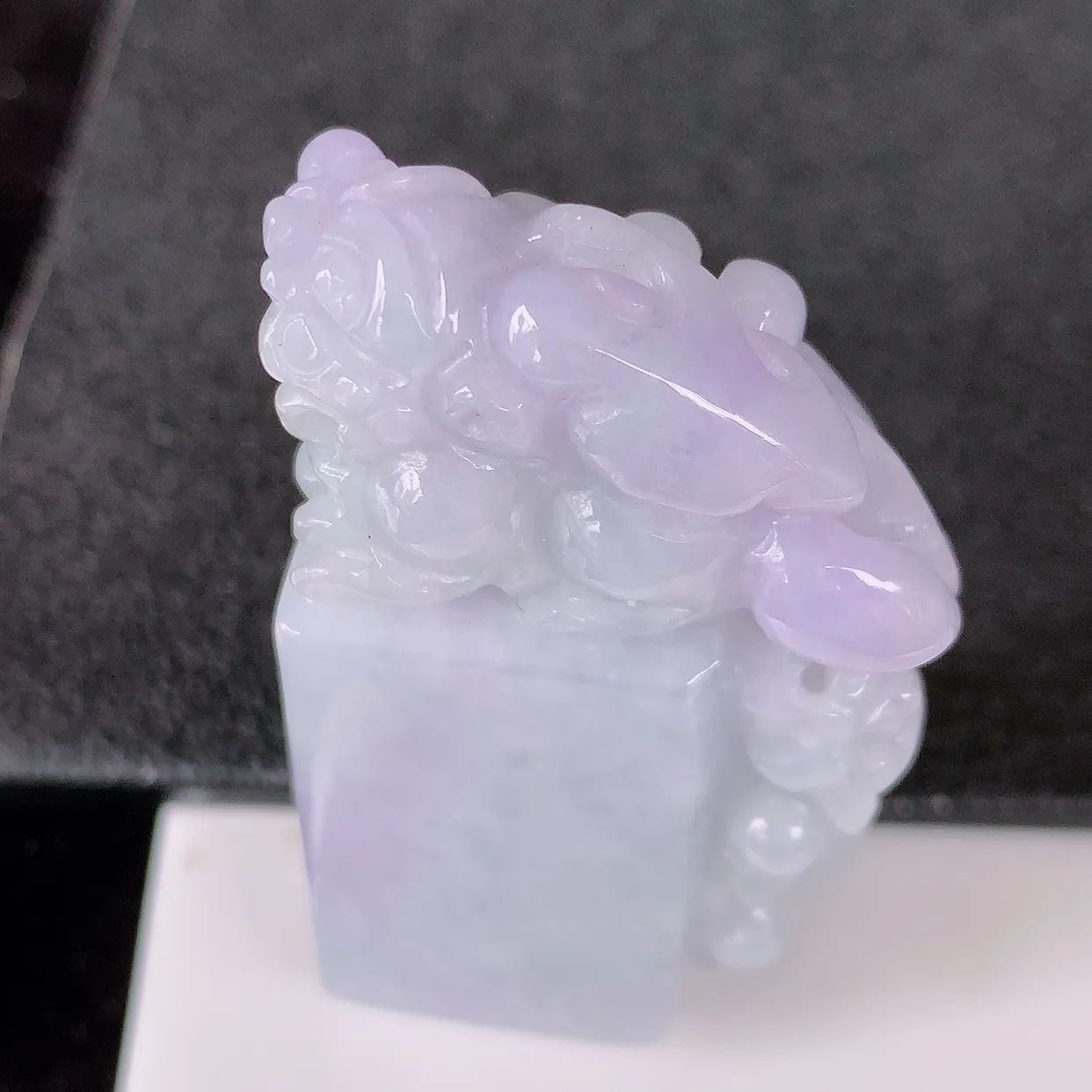 自然光实拍，冰润紫罗兰翡翠招财貔貅印章，民间有“一摸貔貅运程旺盛，再摸貔貅财运滚滚，三摸貔貅平步青云 ” 的美好祝愿。#57.19