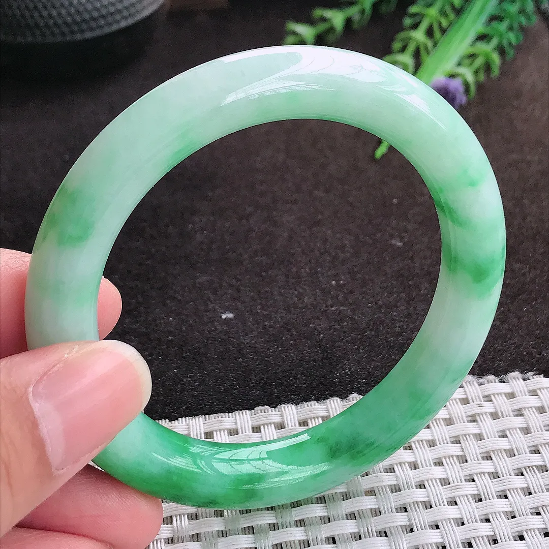 自然光54.5/9.9/9.7老坑精美温润飘阳绿圆条手镯翡翠玉镯手环