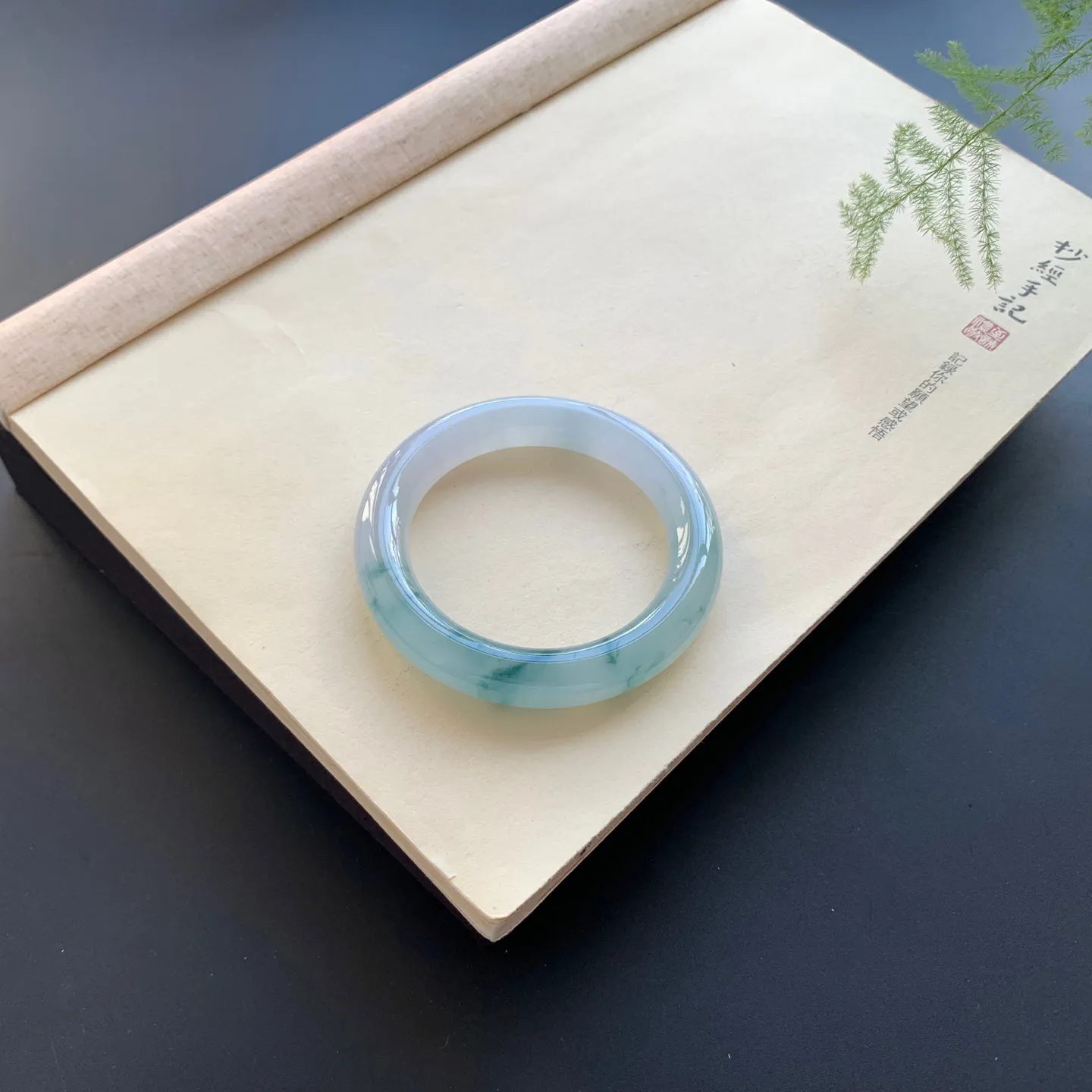 54圈口冰飘花圆条手镯 尺寸：54-11.3-11，无纹裂，水润起胶，花色灵动