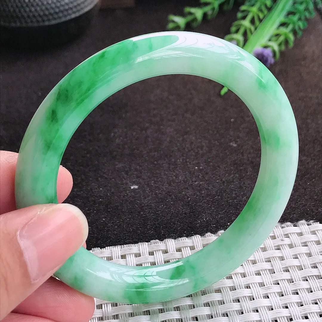 自然光54.5/9.9/9.7老坑精美温润飘阳绿圆条手镯翡翠玉镯手环