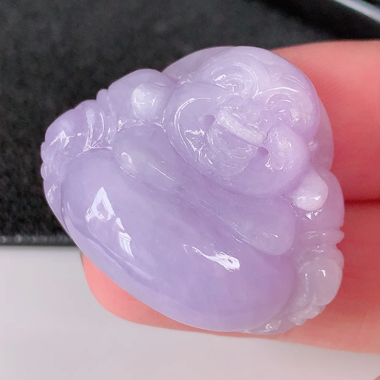 自然光实拍，艳丽紫罗兰翡翠佛公吊坠，玉笑佛，饱满，开脸喜庆， 配戴优雅迷人！#01.19