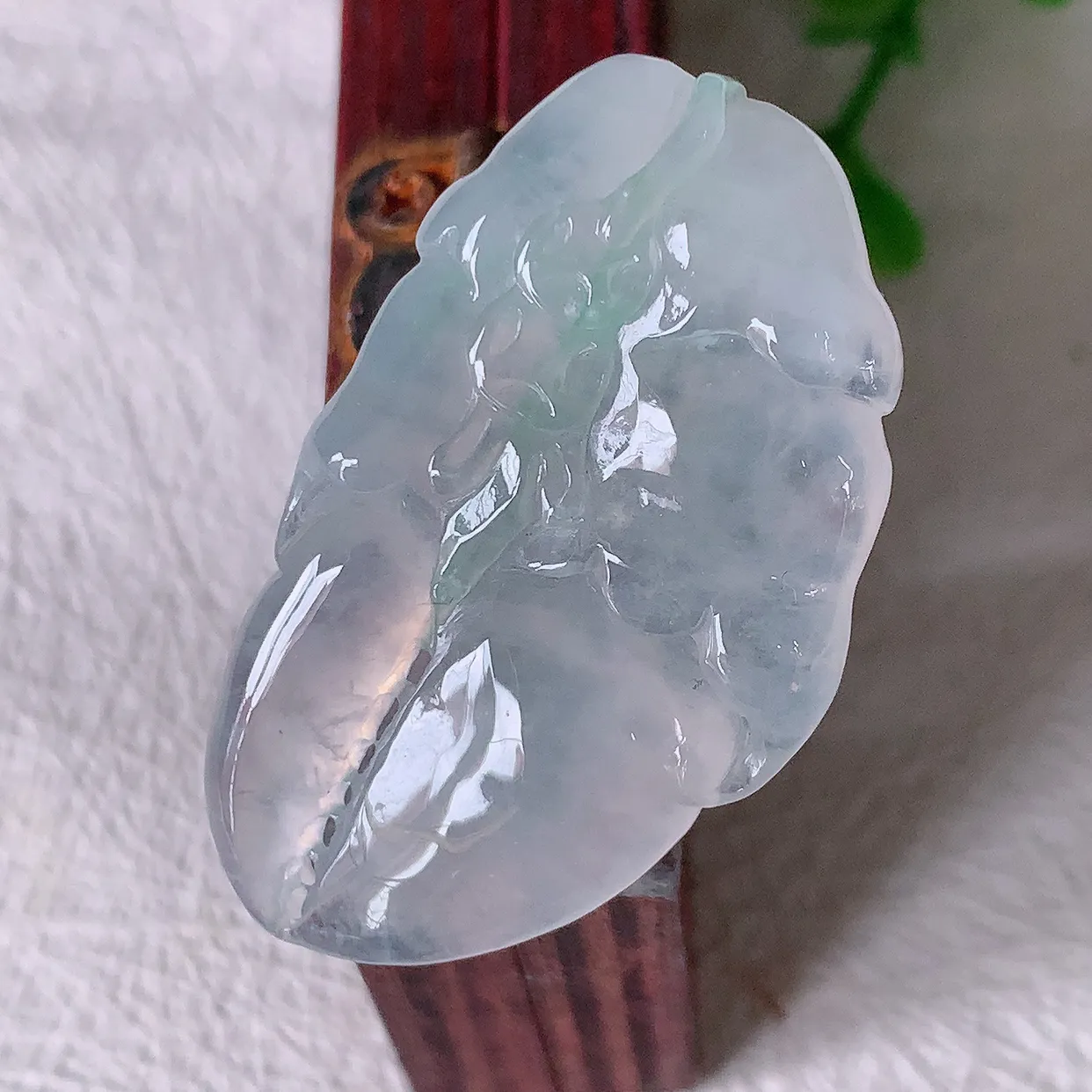 自然光实拍，冰种翡翠八方来财吊坠，种老水足，雕工精湛 ，寓意美好，佩戴时尚出众！#1.22