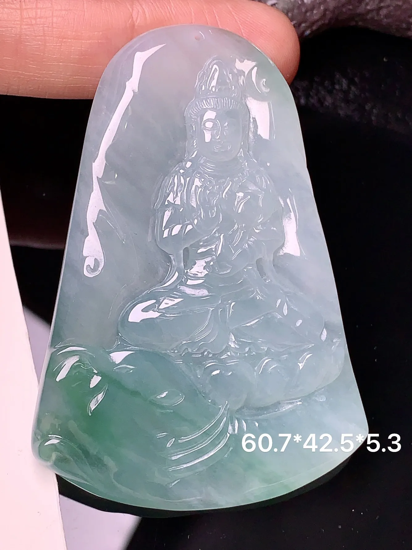 冰种飘绿观音吊坠 玉质细腻 色泽清新艳丽 整体尺寸60.7*42.5*5.3